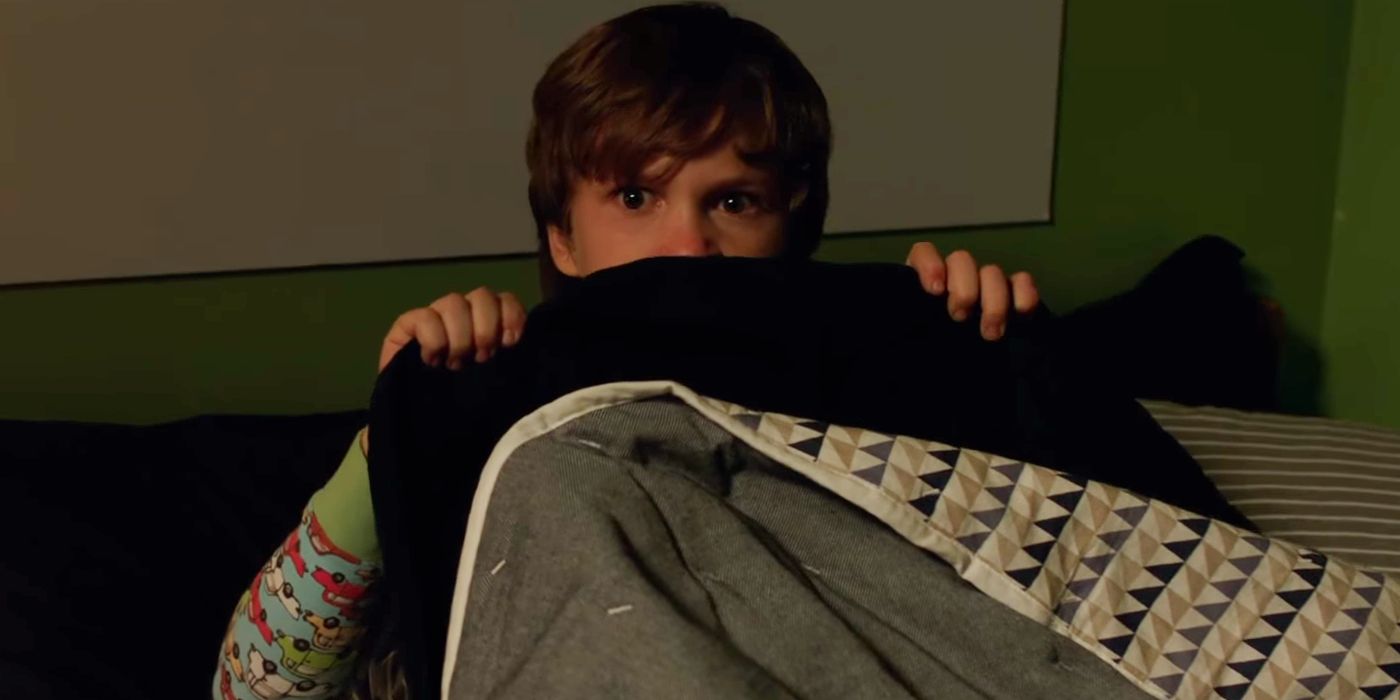 Gabriel Bateman as Martin Hiding Under a Blanket in Lights Out