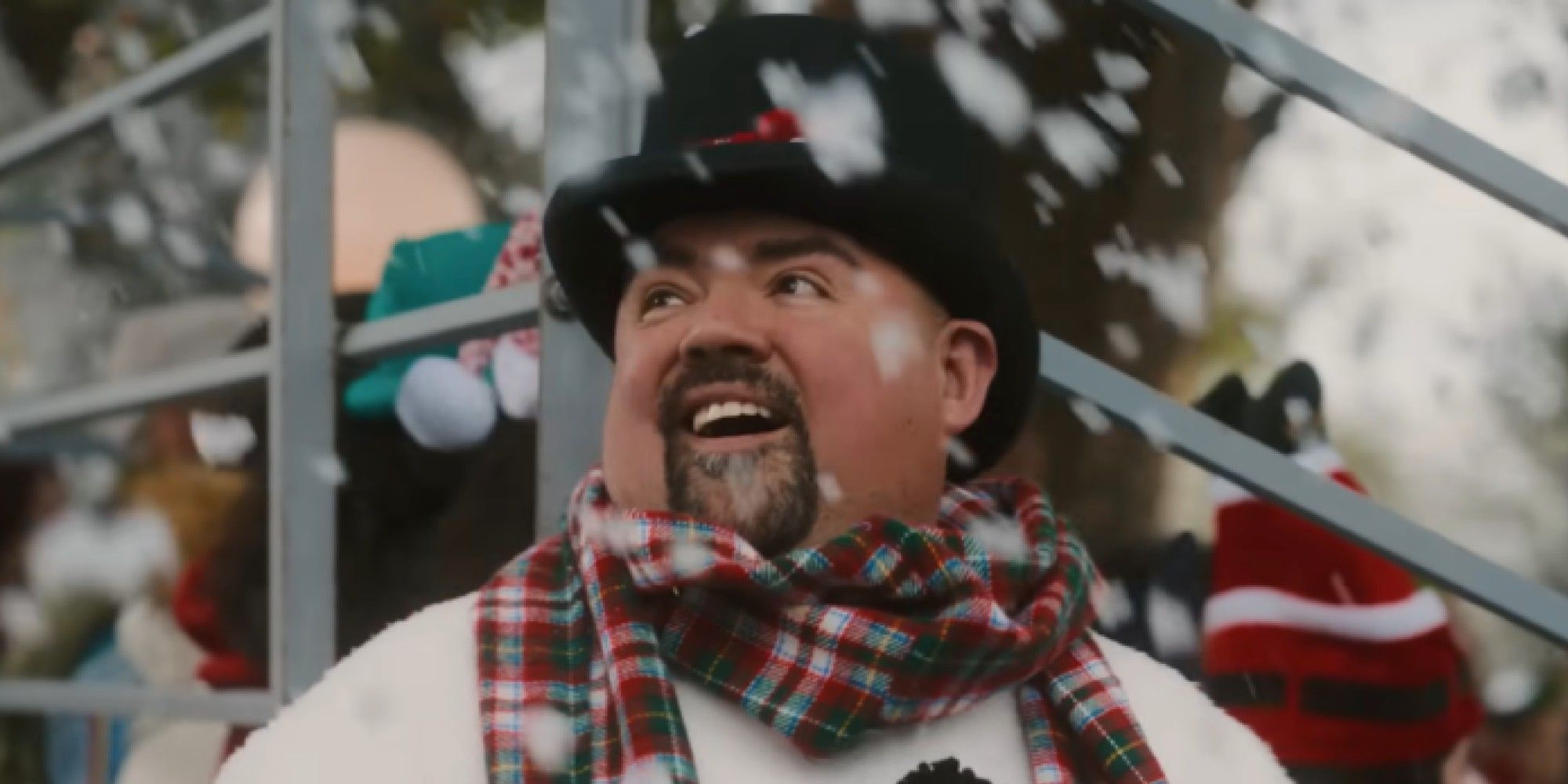 Gabriel Iglesias como Kris Kringle em Papai Noel