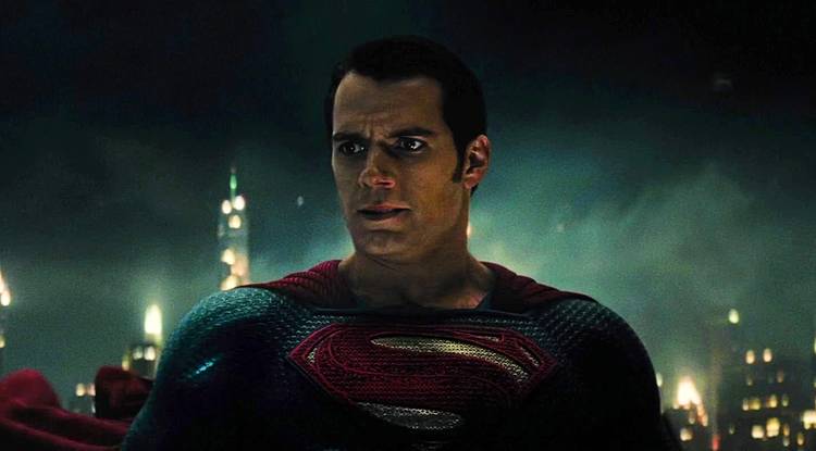 Henry Cavill como Superman (Reprodução / DC)