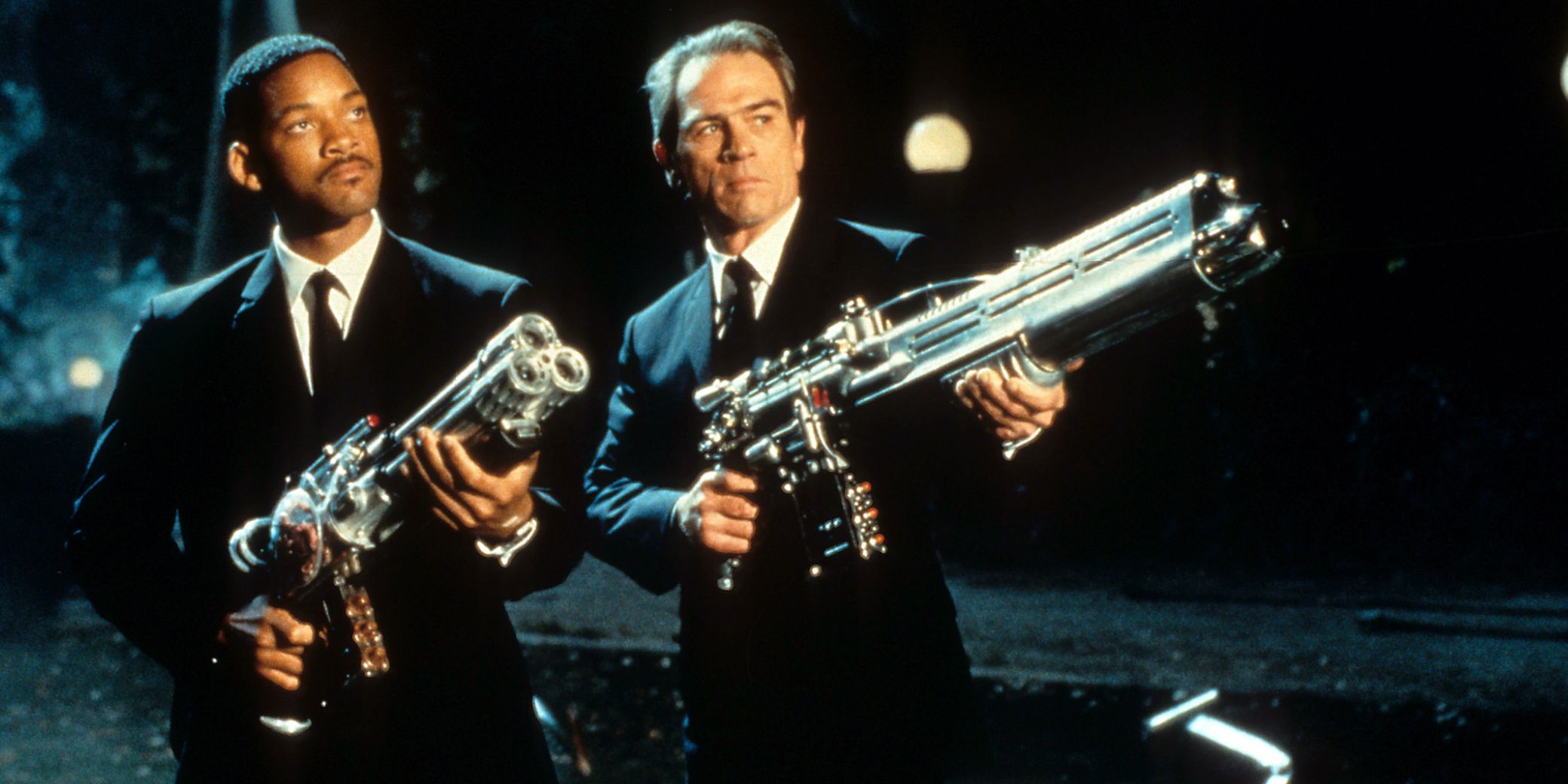 Jay and Kay with big guns in the Men In Black finale