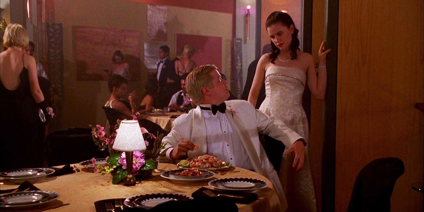Jesse eating shrimps and looking behind him at Mack in She's all That