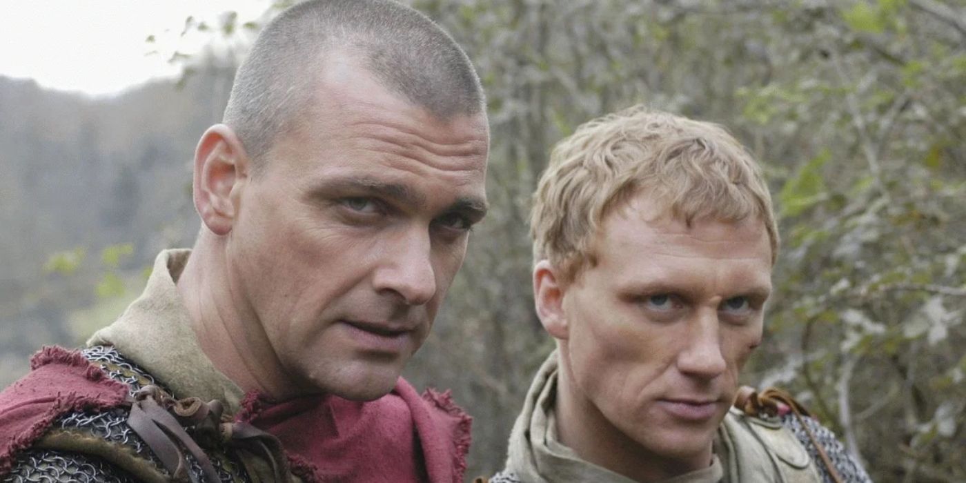 Closeup of Kevin McKidd as Lucius Vorenus and Ray Stevenson as Titus Pullo looking intimidating in Rome.-2