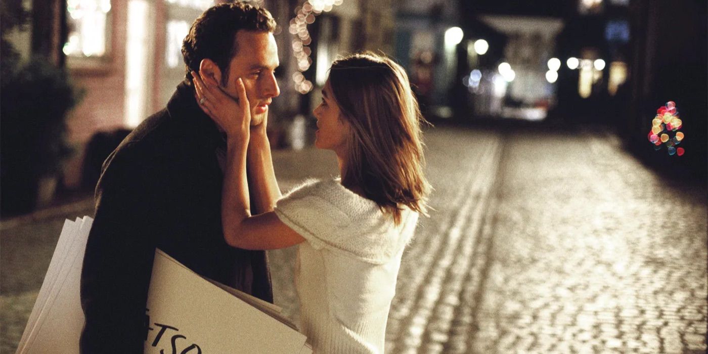 Keira Knightley's Juliet holds the face of Andrew Lincoln's Mark in ethe middle of a street in Love Actually