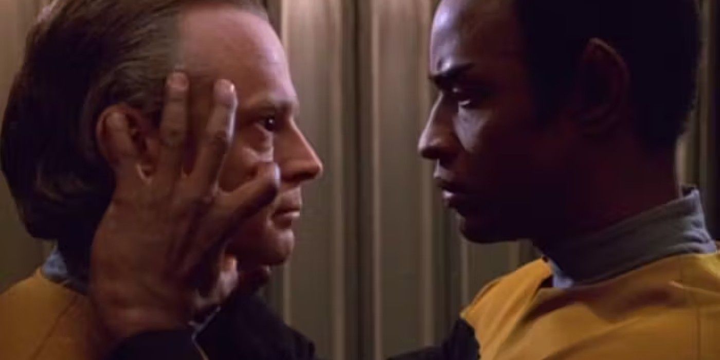 Lon Suder and Tuvok mind meld in the Star Trek: Voyager episode 