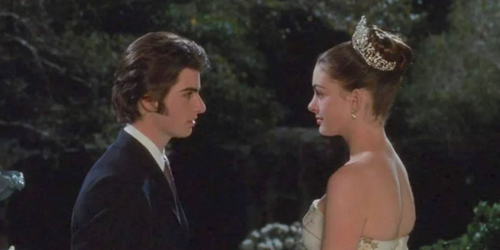 Michael and Mia talking outside in ``The Princess Diaries''