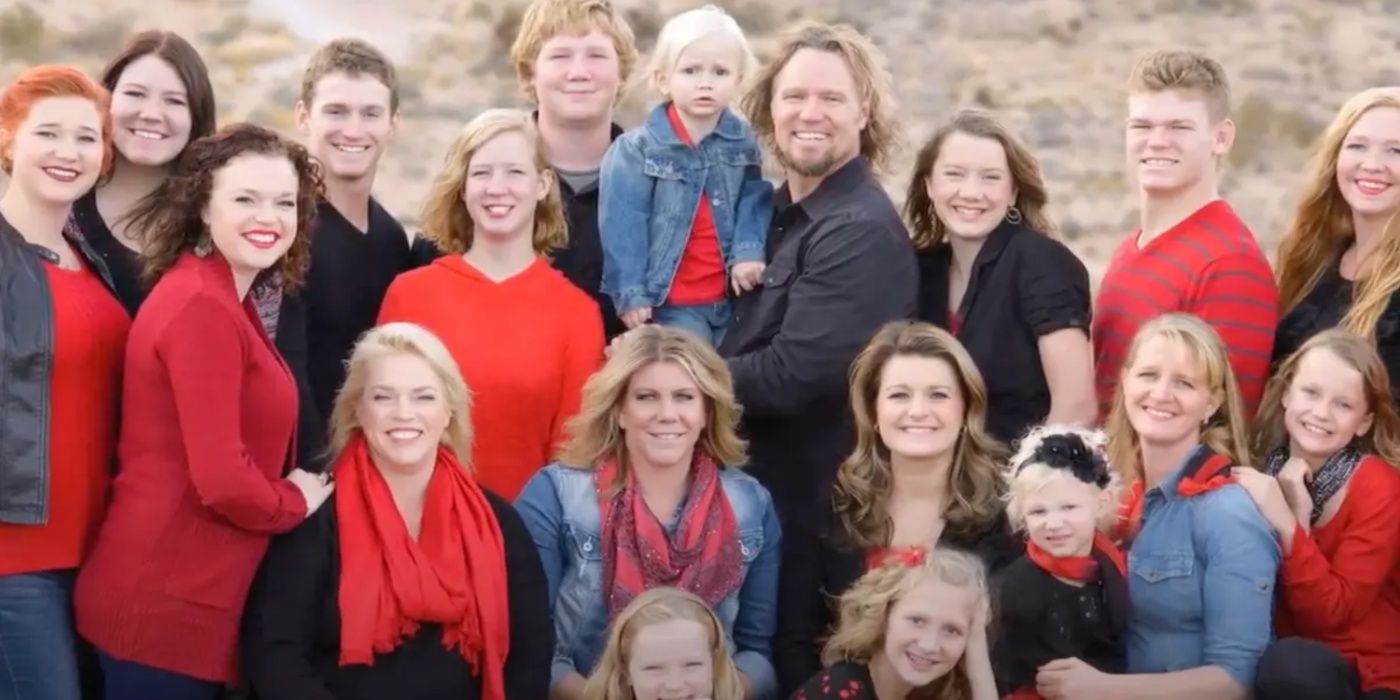 Sister Wives' Kody with whole family posing outdoors