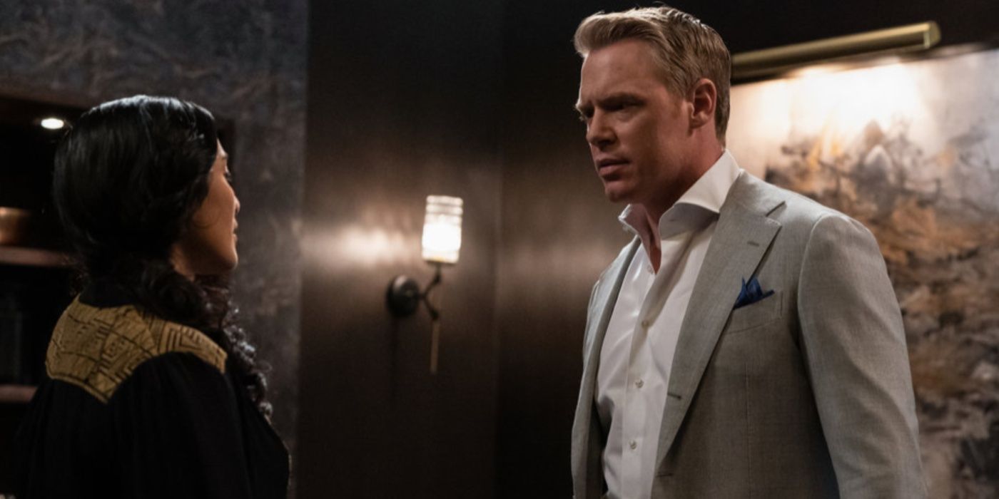 Ressler (Diego Klattenhoff) and Siya (Anya Banerjee) talk in a casino in The Blacklist