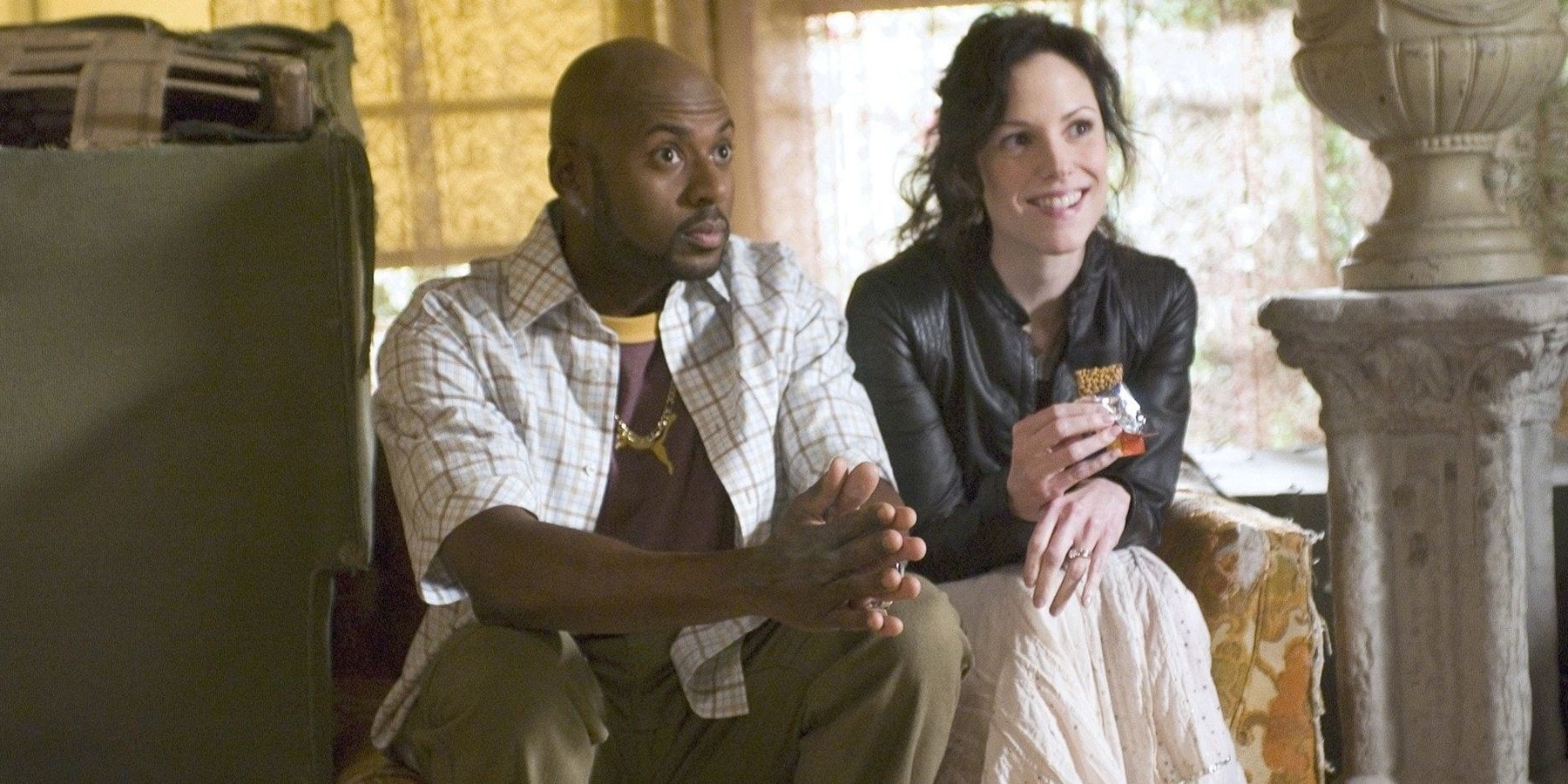 Nancy and Conrad in Season 1 of Weeds. 