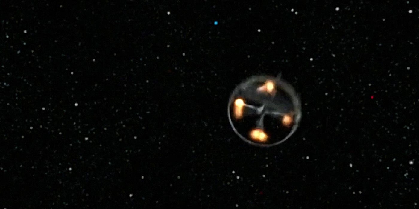 Orion scout ship flying away in star trek