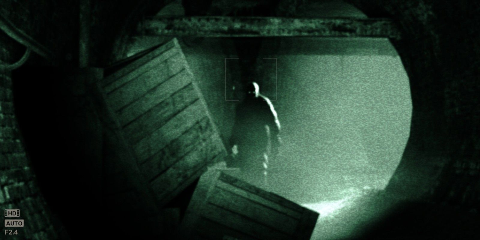 Nightvision screenshot of Outlast enemy in the distance