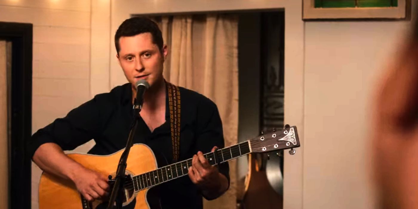 Patrick Serenading David On Schitt&rsquo;s Creek