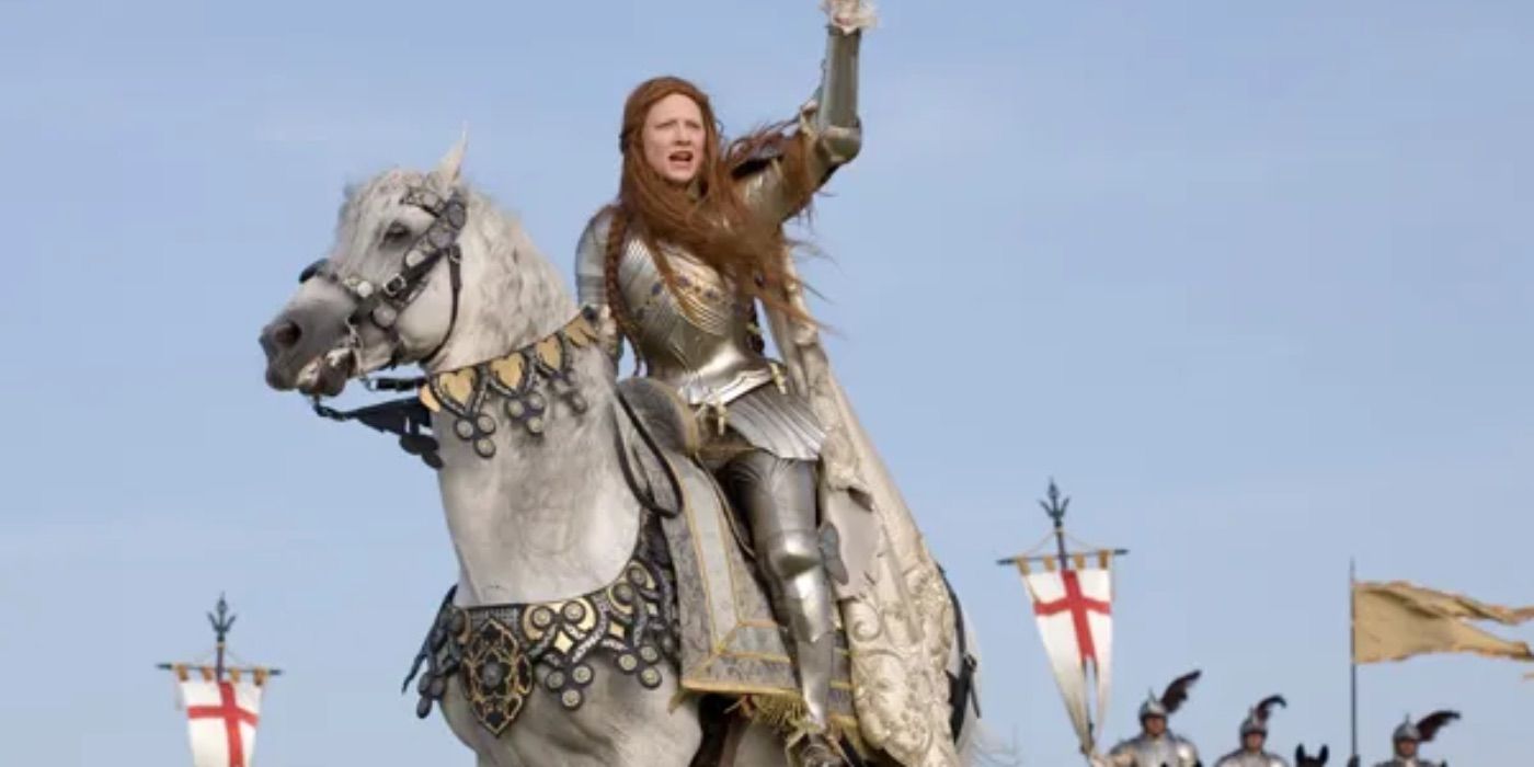 Cate Blanchett as Queen Elizabeth I wearing a suit of armor on horseback in Elizabeth: The Golden Age ​​​​​​​(2007).