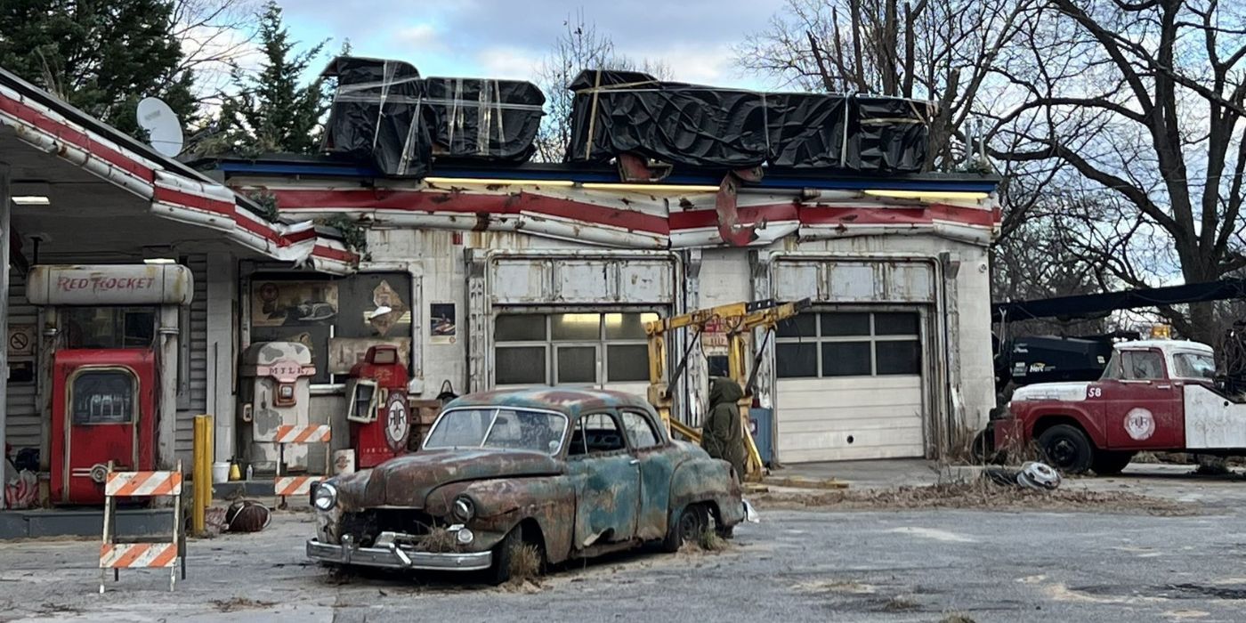 Broken down automobiles and an abandoned gas station comprise the Red Rocket as it appears in Amazon's Fallout.