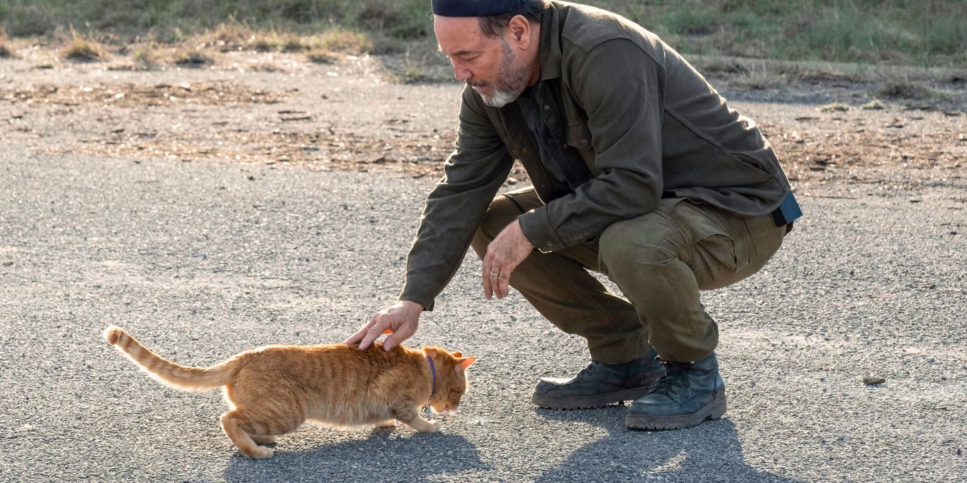 Skidmark the cat with Daniel (Rubén Blades) in Fear the Walking Dead