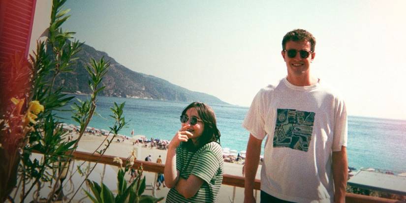 Sophie and Calum posing for a picture against the ocean in Aftersun