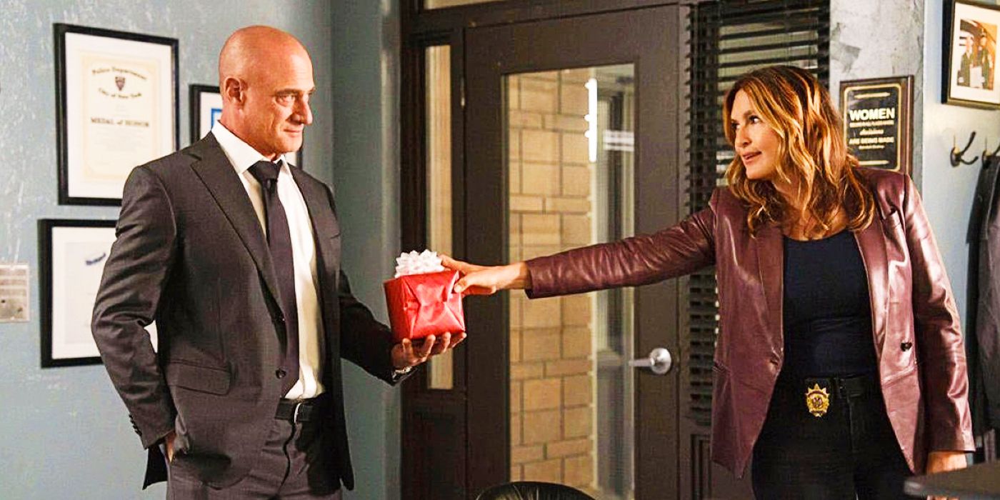 Stabler giving Benson his gift in Law & Order: Organized Crime