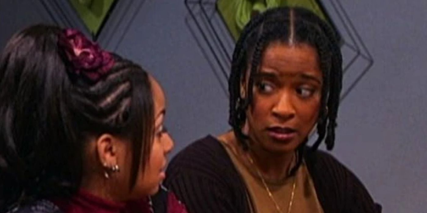 Tanya Baxter talking with her daughter in That's So Raven