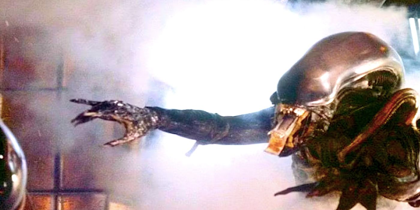 The Xenomorph jumps out of fog to attack in Alien 1979