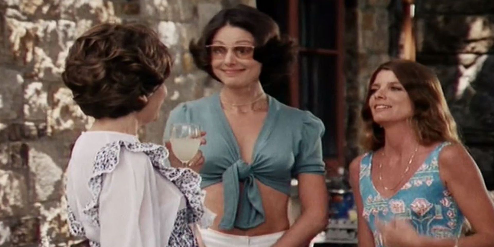 Three wives talking in The Stepford Wives