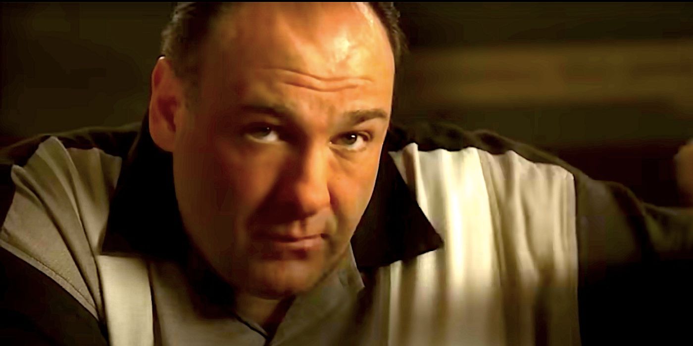 James Gandolfini como Tony Soprano olha para cima nos segundos finais do final da série The Sopranos
