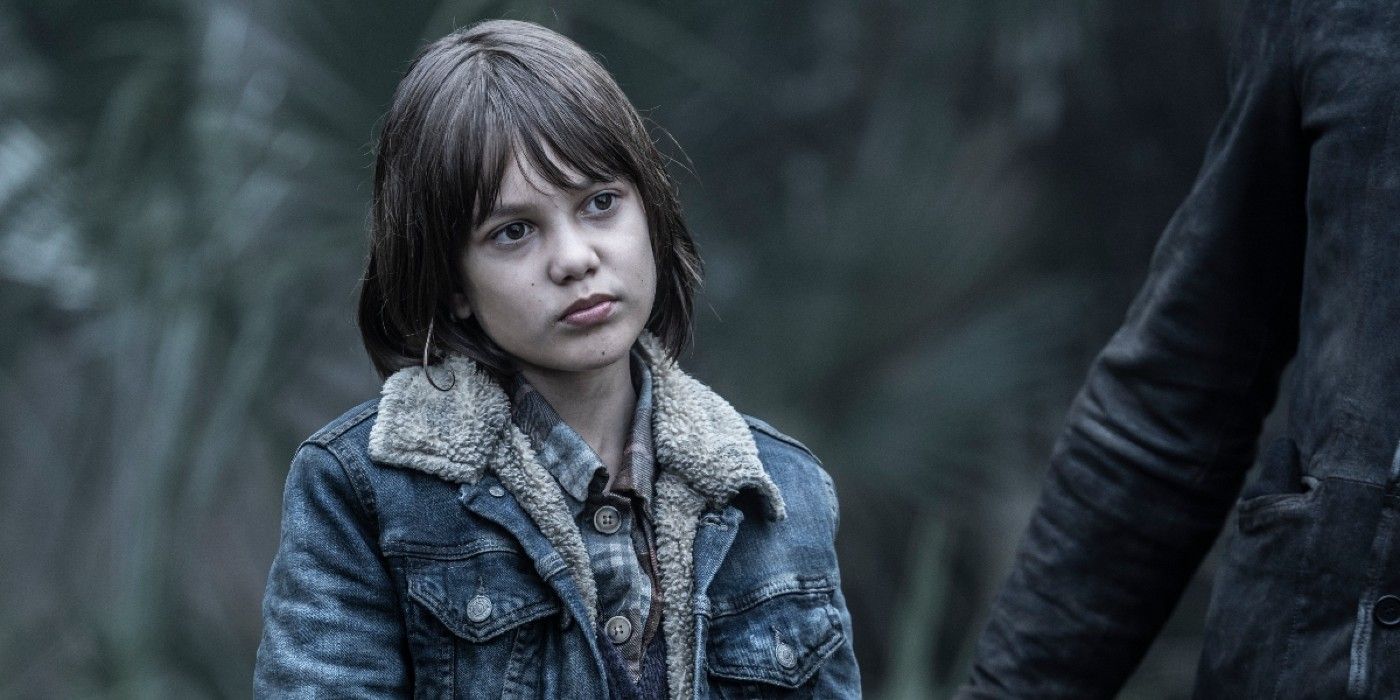 Tracy looks unamused in Fear the Walking Dead