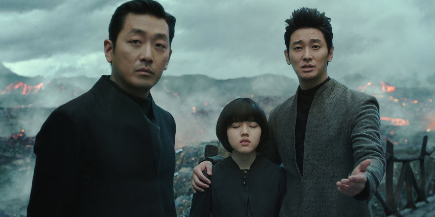 Ha Jung-woo, Ju Ji-hoon, and Kim Hyang-gi as Gang-lim, Haewonmak, and Lee Deok-choon in Along With the Gods