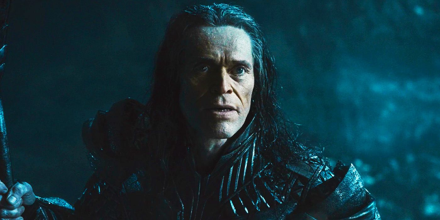 Willem Dafoe as Nuidis Vulko speaks with Aquaman in the DCEU's Zack Snyder's Justice League