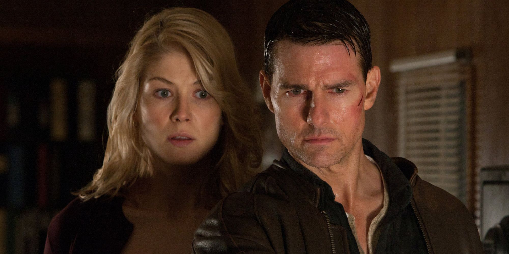 Tom Cruise as Jack Reacher and Danika Yarosh as Samantha in Jack Reacher: Never Go Back