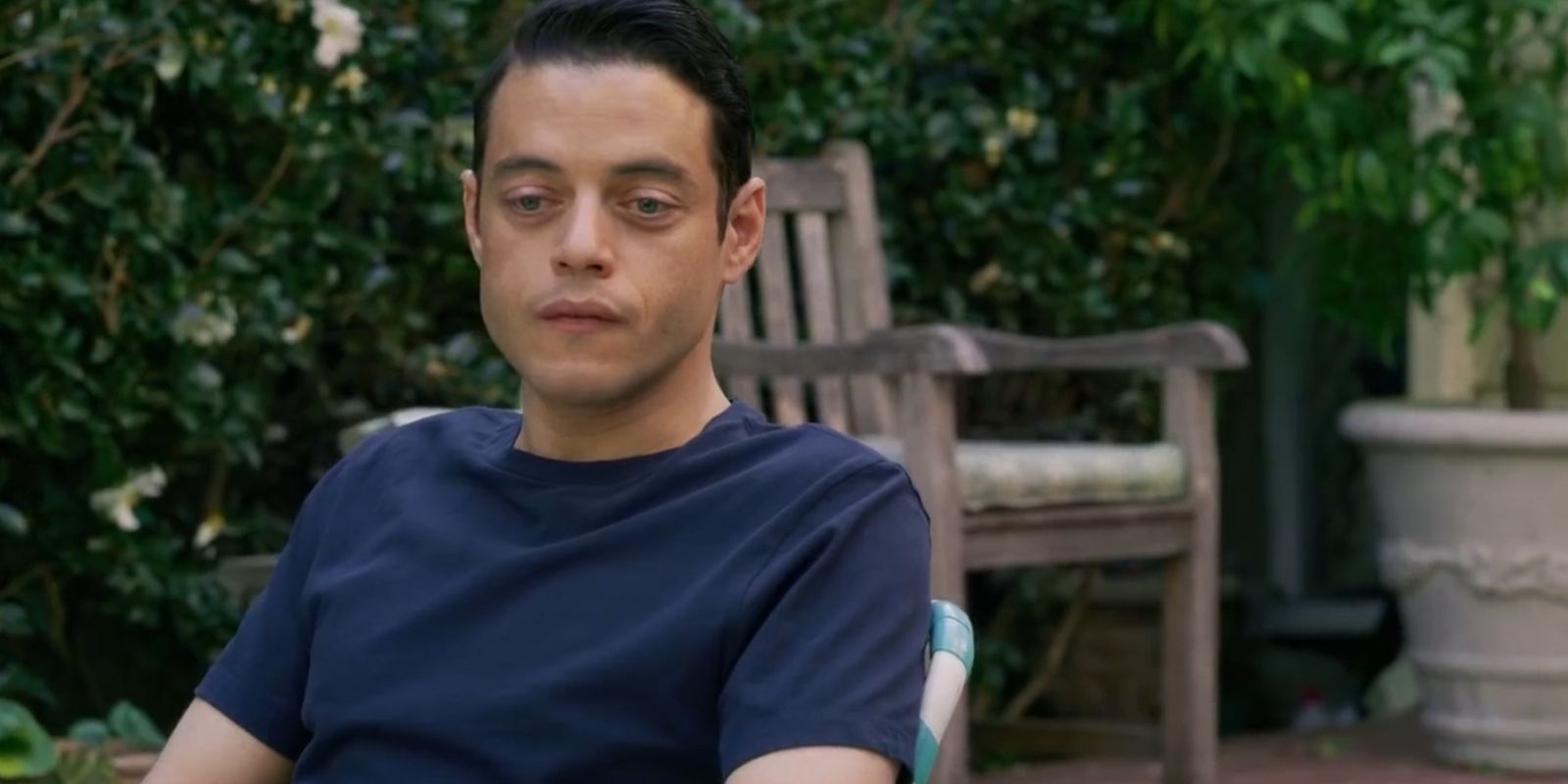 Rami Malek's Baxter sitting outside in The Little Things.