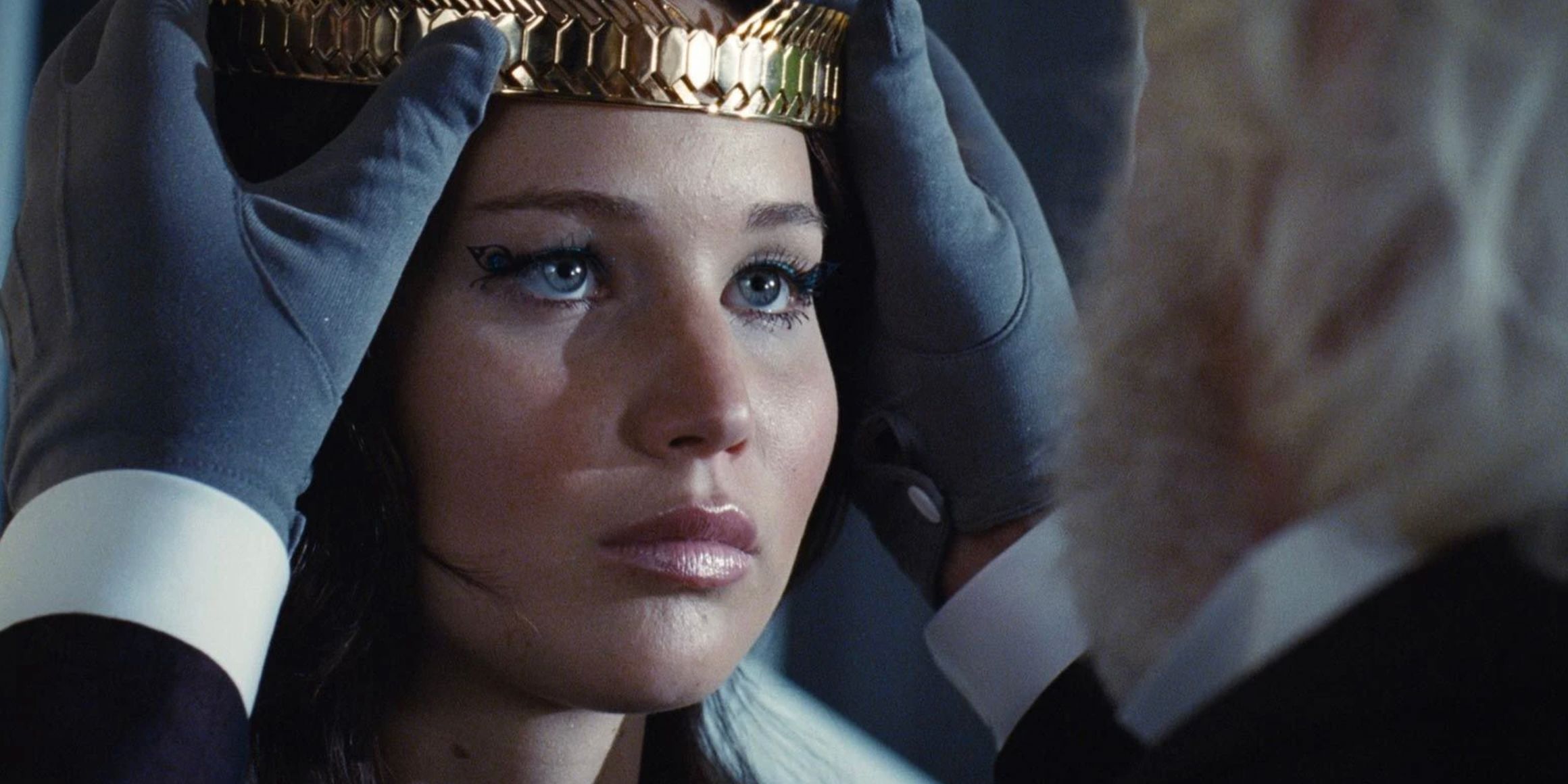 A closeup of Katniss being crowned by Snow in The Hunger Games