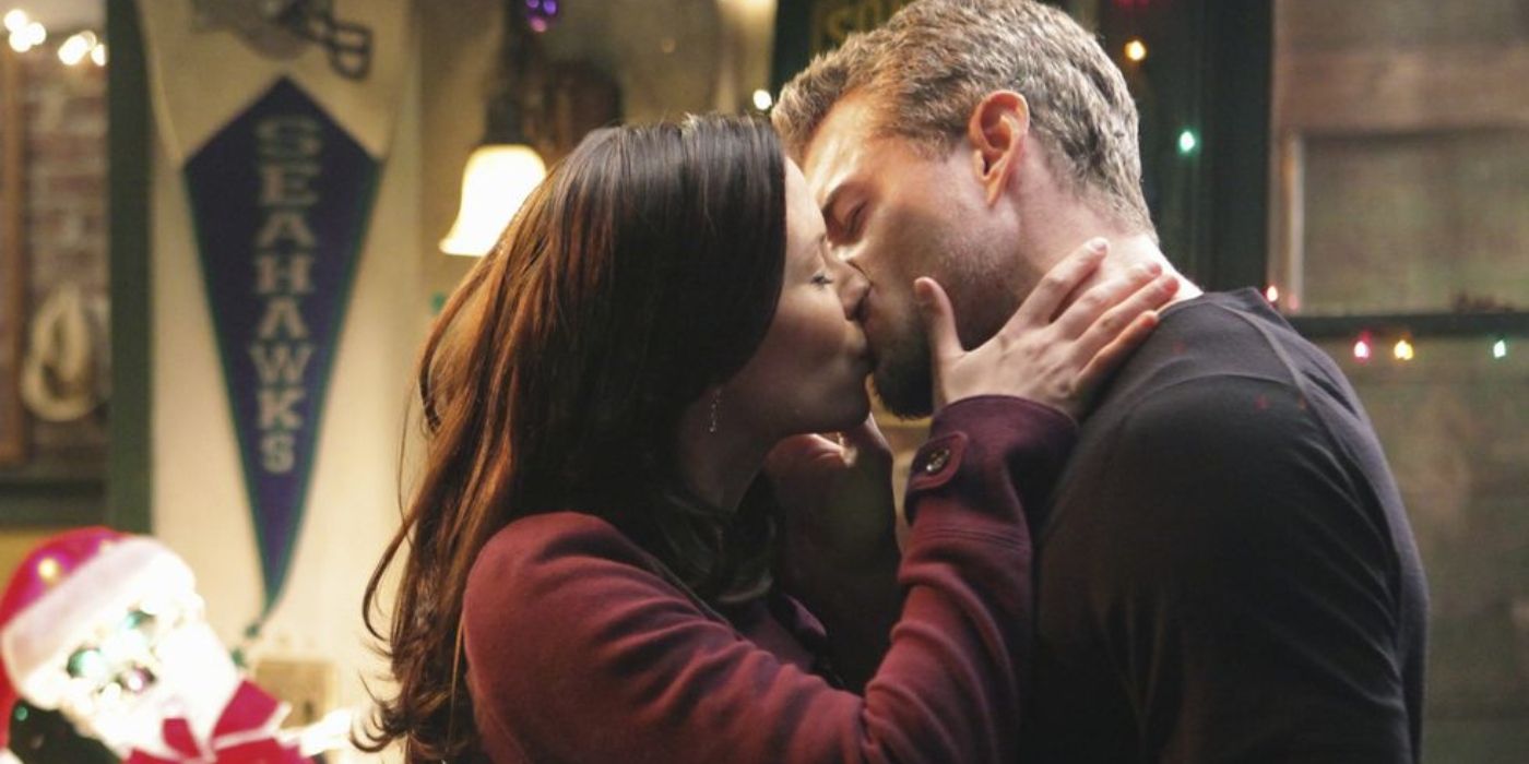 Mark y Lexi besándose en Grey's Anatomy 