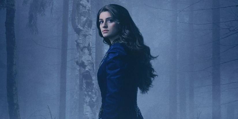 Anya Chalotra as Yennefer of Vengerberg looking over her shoulder in The Witcher.