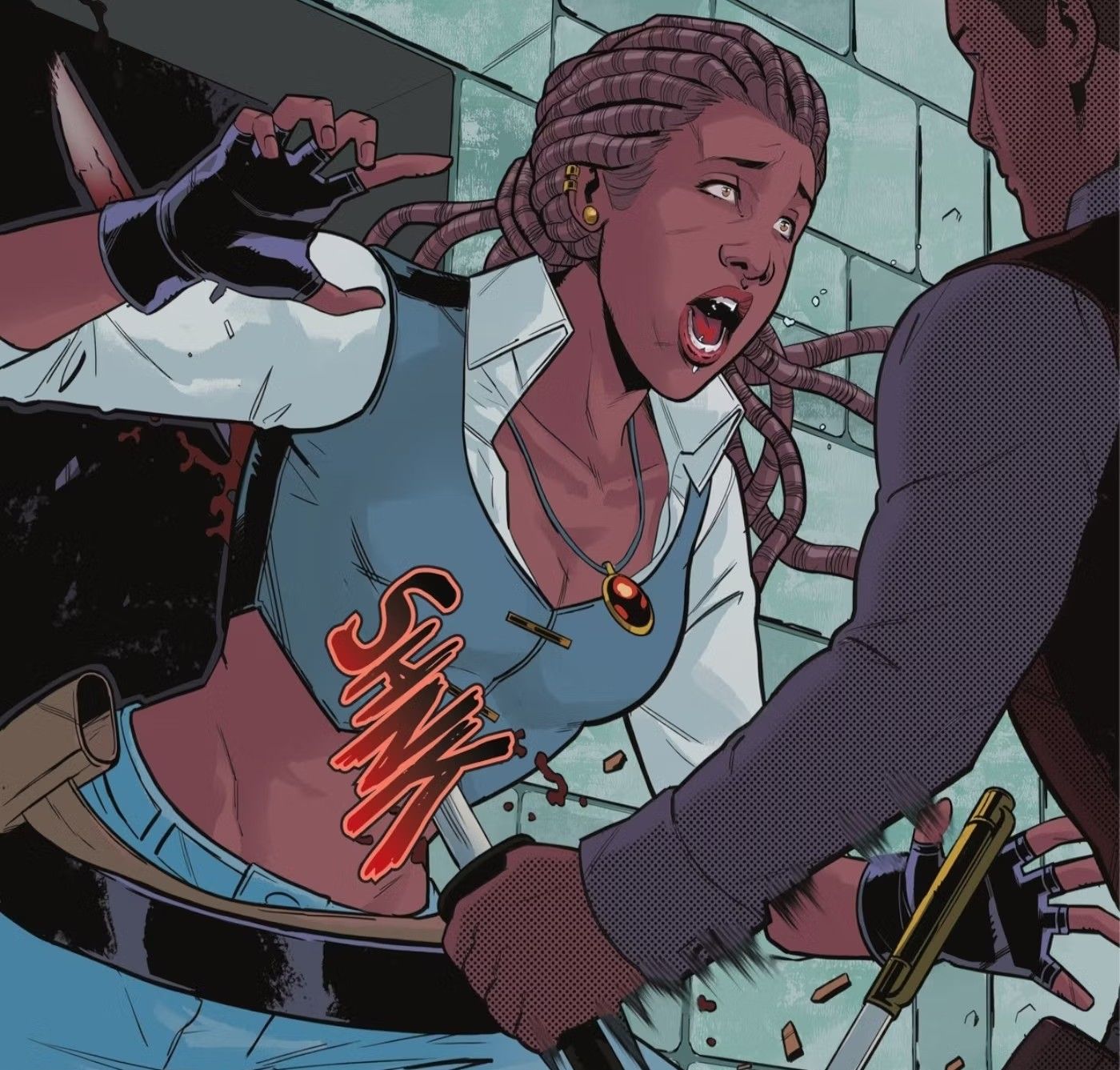 Panel de cómic: una mujer negra vestida de pirata es apuñalada en el estómago con una espada.
