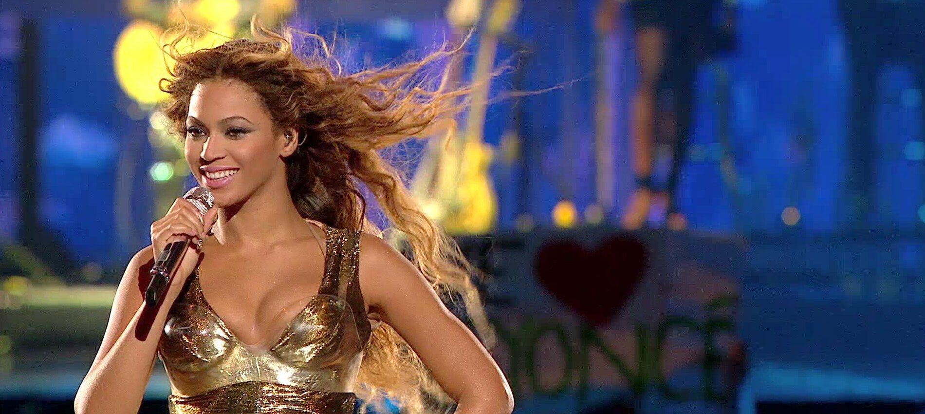 Beyonce Performing During I Am&hellip; World Tour.jpg