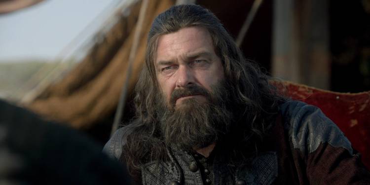 10 vezes que o Barba Negra apareceu no cinema e na TV 8 Ray Stevenson como Barba Negra em Black Sails (Reprodução)