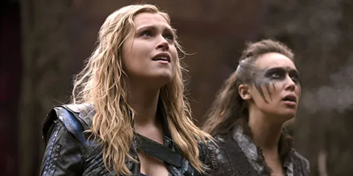 Clarke and Lexa from the 100 looking up at something