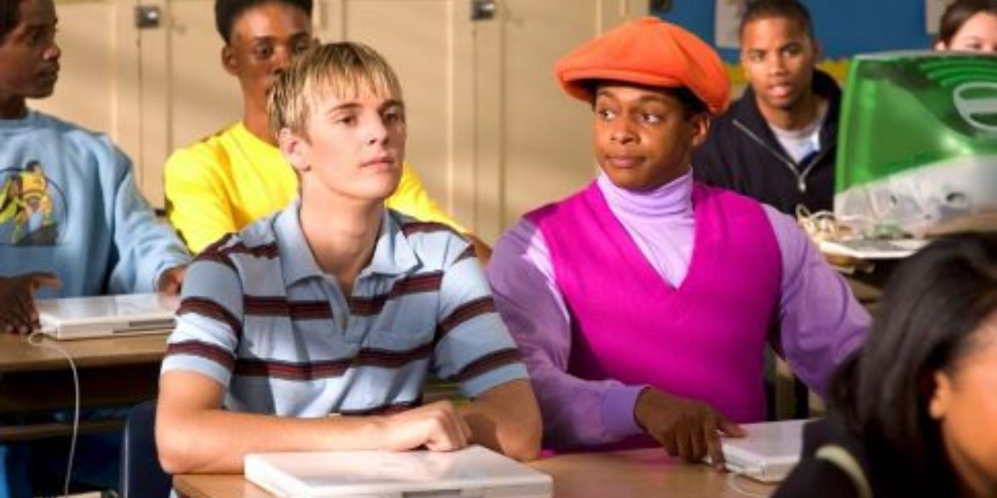 Darren (Aaron Carter) sitting next to Rudy (Shedrack Anderson III) in a school room in Fat Albert. (1)