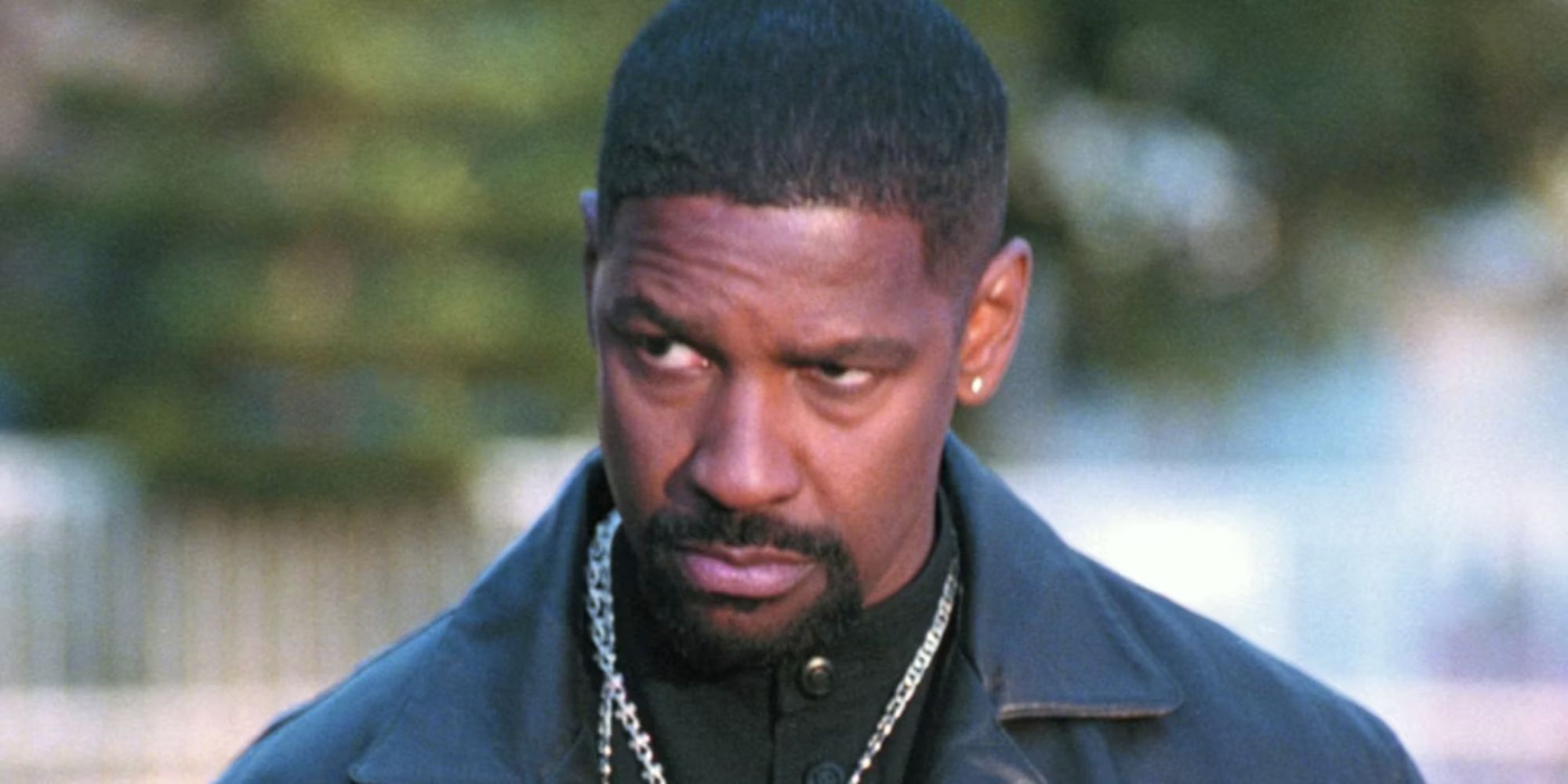 Denzel Washington as Alonzo Harris scowls at someone off-screen in Training Day.