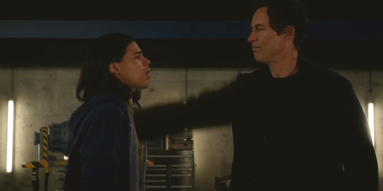 Harrison Wells kills Cisco by phasing his hand through his chest