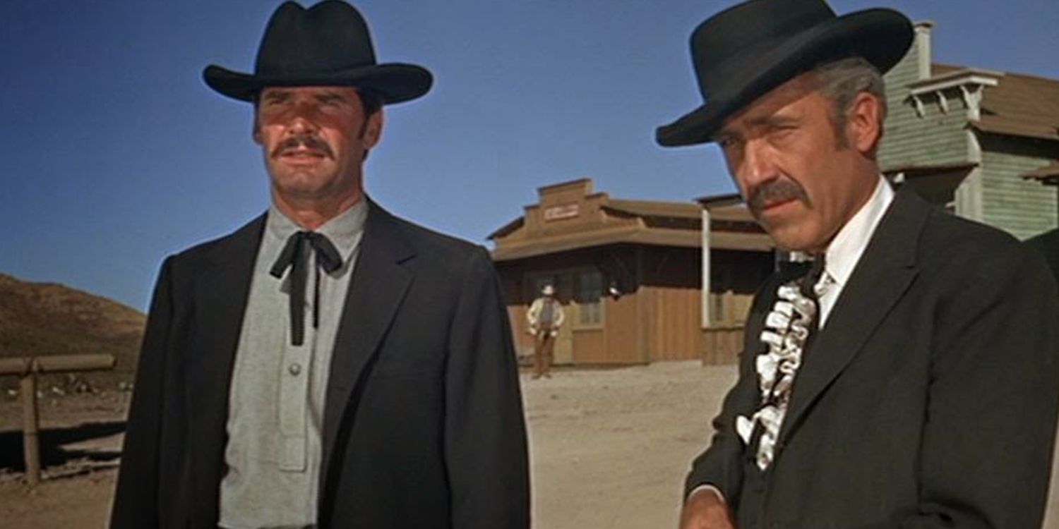 James Garner como Wyatt Earp y Jason Robards como Doc Holliday en La hora del arma