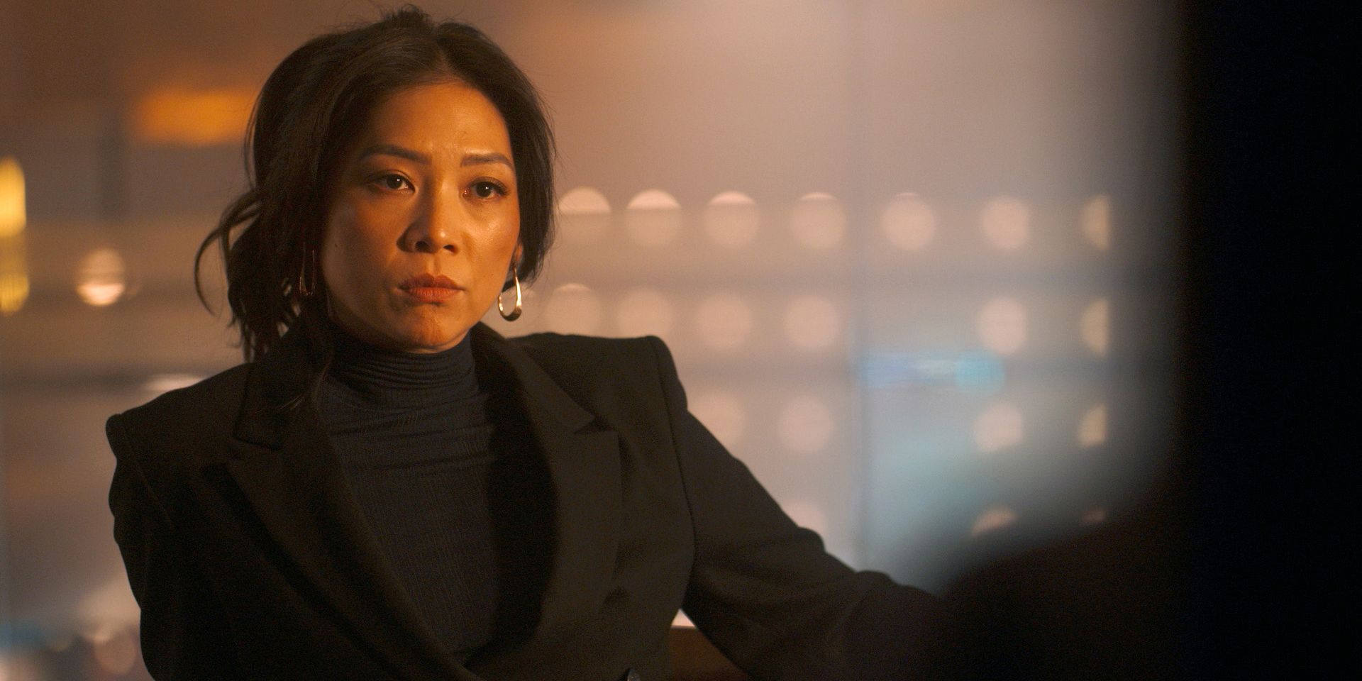 Jenn staring ahead in Quantum Leap 2x08