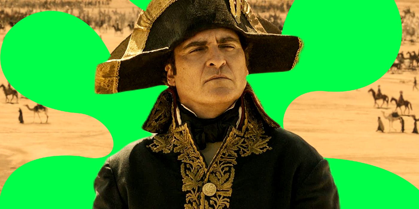 Joaquin Phoenix como Napoleão com um Rotten Tomatoes Splat atrás dele em um campo de batalha