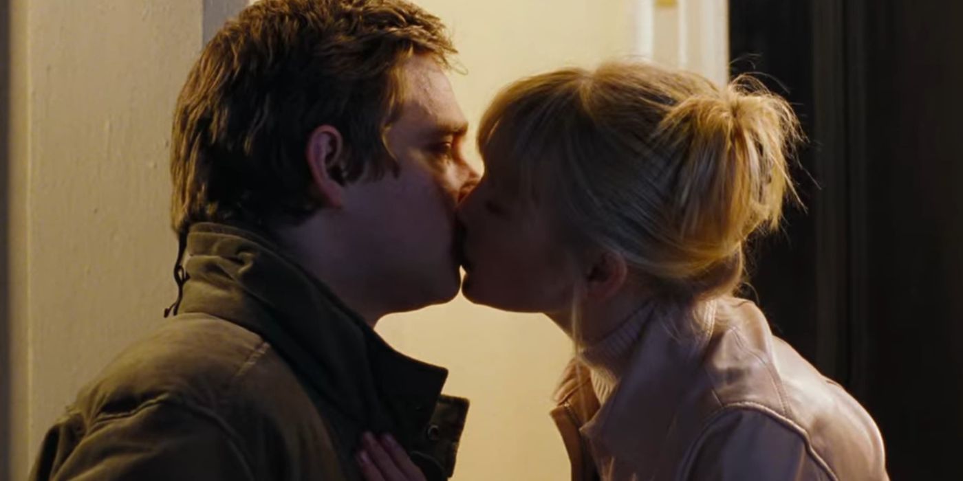 John (Martin Freeman) and Judy (Joanna Page) kissing in Love Actually