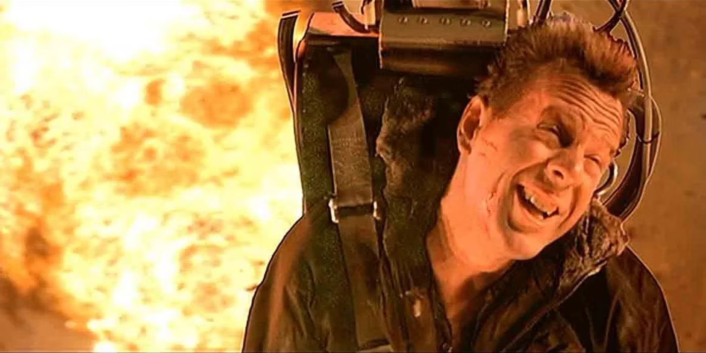 جون ماكلين ينجو من انفجار في لعبة Die Hard 2.