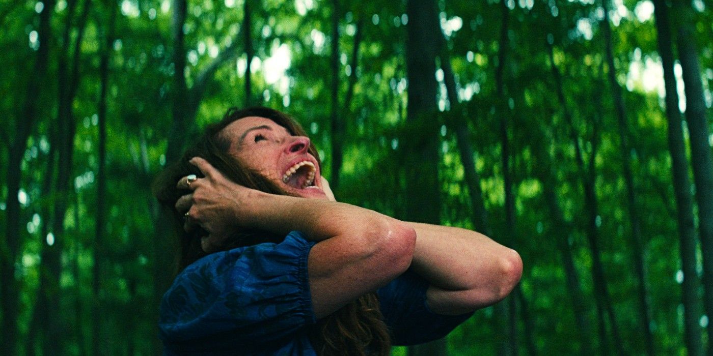 Julia Roberts screaming in the woods in Leave the World Behind