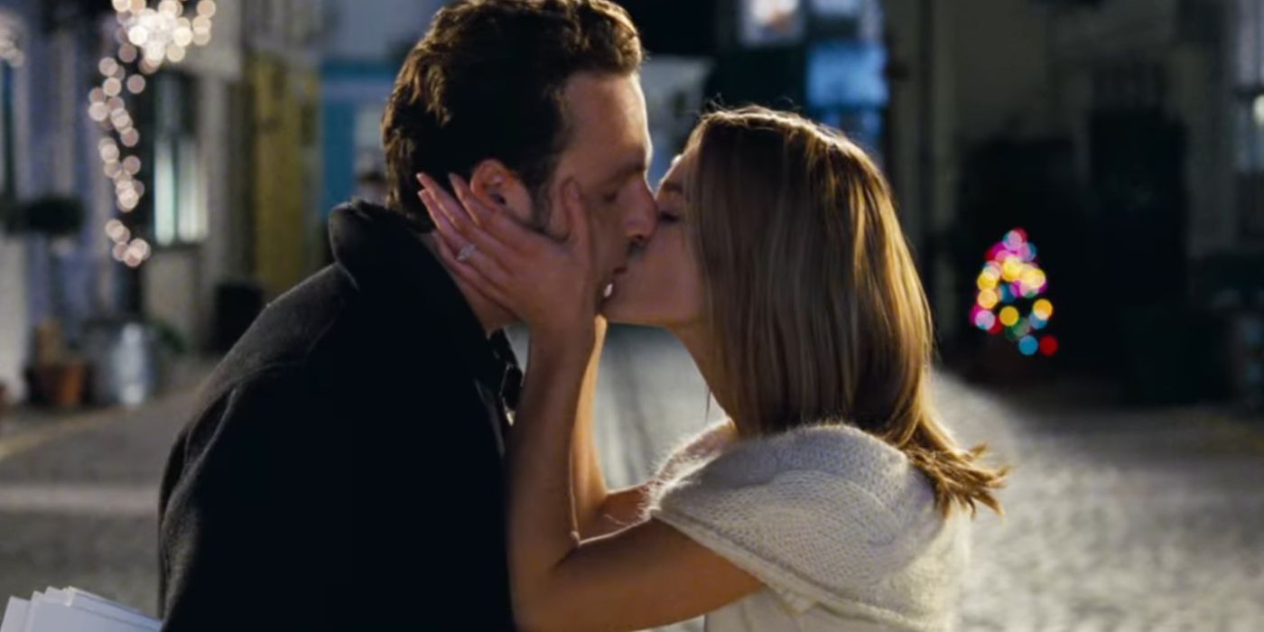 Juliet (Keira Knightley) kissing Mark (Andrew Lincoln) in Love Actually