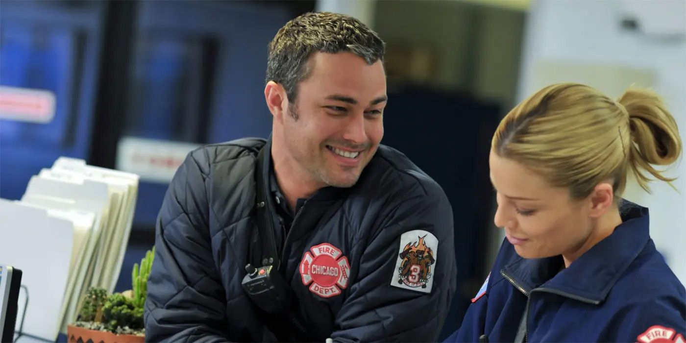 Kelly and Leslie talking in Chicago Fire