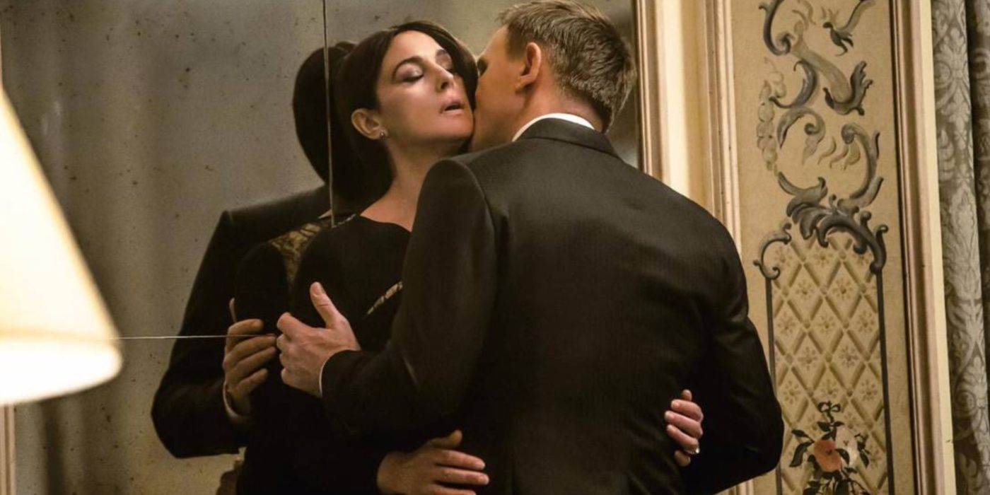 Lucia Sciarra (Monica Bellucci) against a wall, being kissed by James Bond (Daniel Craig) in Spectre