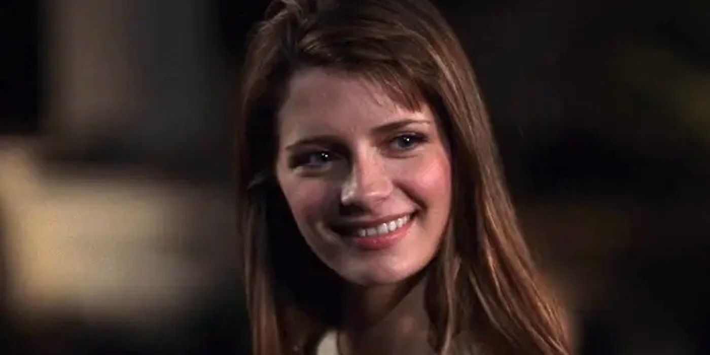 Mischa Barton as Marissa Cooper smiling in The O.C.