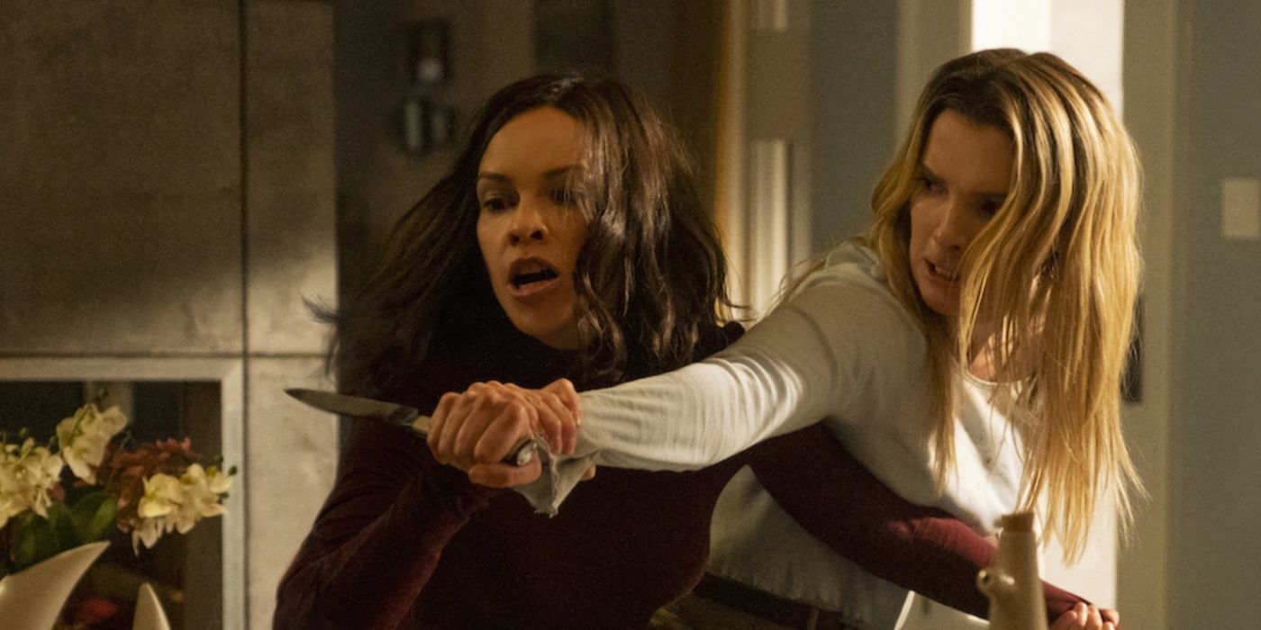 Athena (Hilary Swank) and Crystal (Betty Gilpin) fight with knives in The Hunt